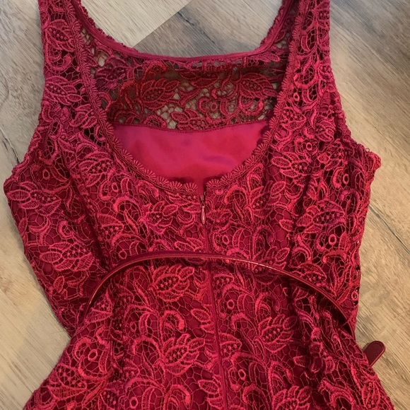 Deep Red Lace Dress - Picture 4 of 7